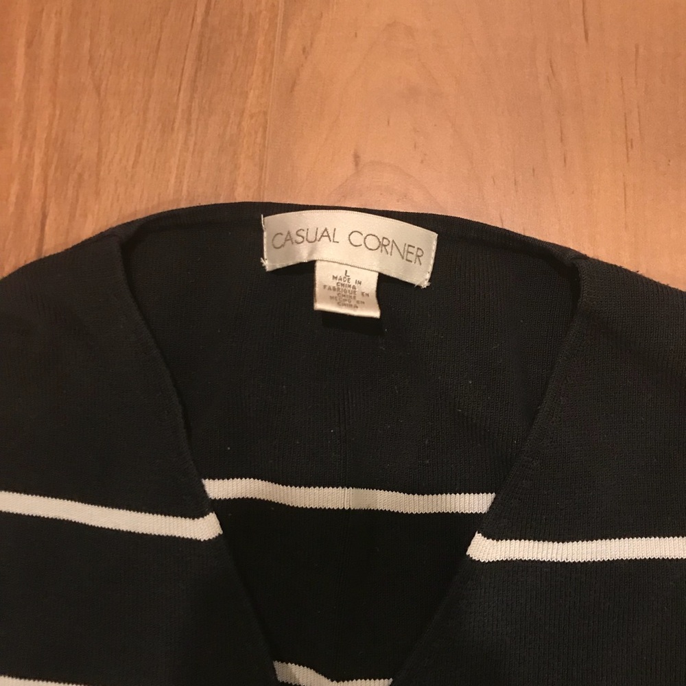Casual corner top price not negotiable - Picture 2 of 2